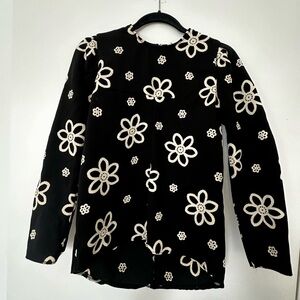 XS Black and Cream Floral Style Top